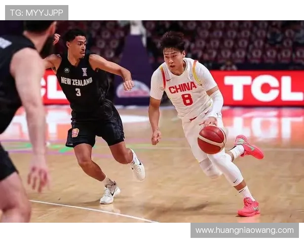 中国男篮迎战澳大利亚队冲击奥运资格赛全力以赴誓夺胜利